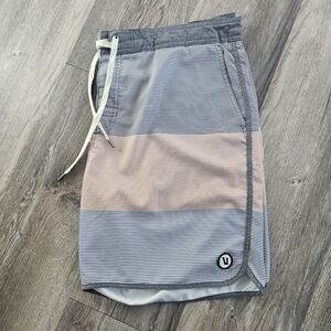 Vuori Cruise Board Shorts Mens 38